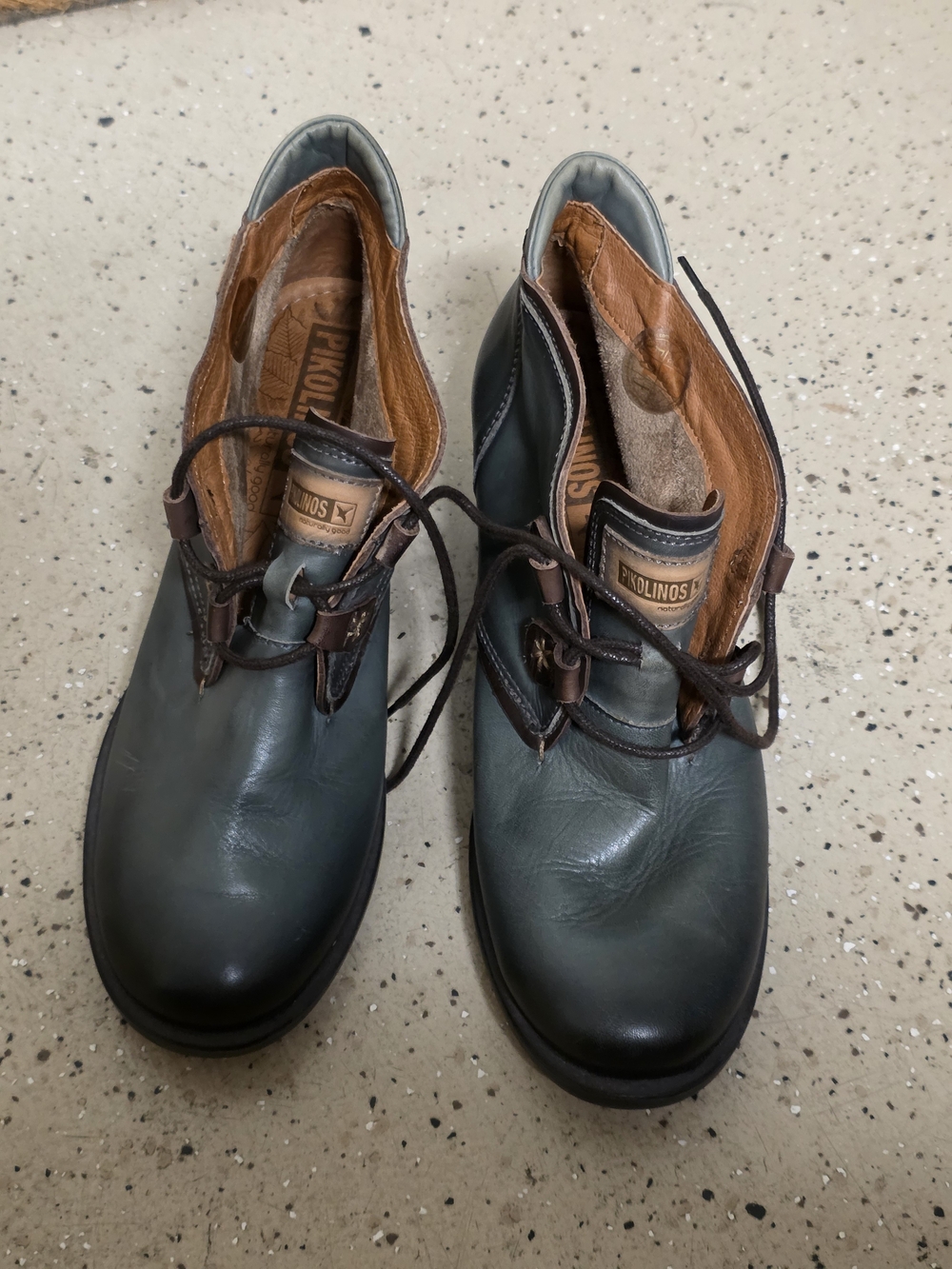 PIKOLINOS Olive Green Leather Chukka Boots with Brown Accents